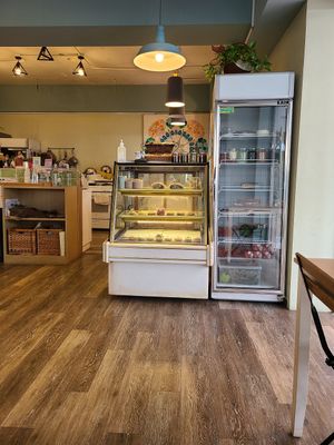 Indoor counter and drinks at Snuggles Kitchen in Taipei