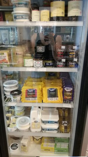 kombucha, vegaan aioli, vegan cheese, sausages, tofu... at Be Organics in Mount Maunganui