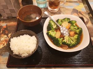 Shiitake and broccoli stir fry set. Total ¥750 at Taiwan Shokudo in Tokyo