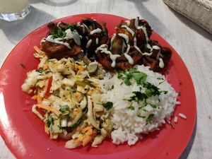 Tempura mushrooms wings with rice and coleslaw 😋 at Sufeat in Krakow