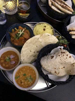 Peace, Love, Vegan Tali und Naan  at Indiya in Wels