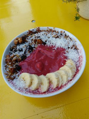 sweet beets smoothie bowl at My Goodness in Berlin
