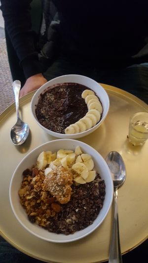 Overnight protein pot oats and smoothie bowl at My Goodness in Berlin