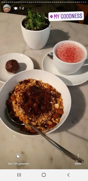 Spice up my day (little), Rotebeete Latte, energy ball at My Goodness in Berlin