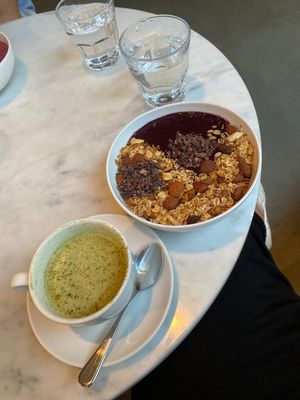 Kale berry bowl with granola at My Goodness in Berlin
