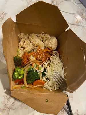 Spicy Chick'un Bowl
Soy meat marinated in a spicy & sweet Korean sauce - with onions & other mixed vegetables. Vegan version of Dakgalbi! Served with rice & topped with sesame seed at SaVeg Cafe in Calgary