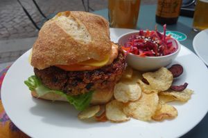 Juicy Quinoa burger with sourdough bread, chips and raw salad at Truefood Cafe in Lund