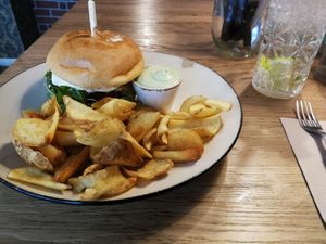 Burger mit Pommes at Froindlichst - Daimlerstr in Hamburg