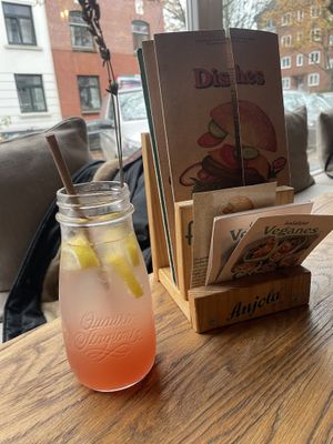 Homemade lemonade with lavender and lime  at Froindlichst - Daimlerstr in Hamburg