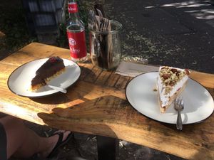 Avocado choco & nectarine coconut   at Froindlichst - Daimlerstr in Hamburg