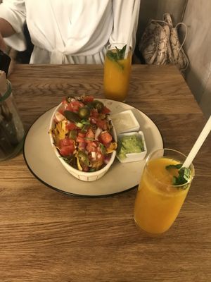Nachos with Cheese, Guacamole and Jalapeños  at Froindlichst - Daimlerstr in Hamburg