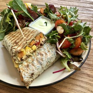 The Mr. Bean burrito with a salad! So good. at Froindlichst - Daimlerstr in Hamburg