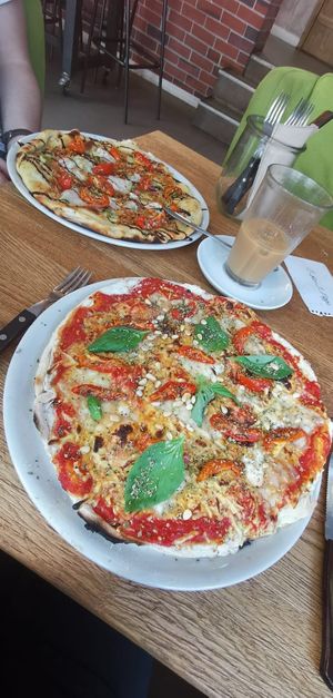 Used a 2:1 pizza coupon 😊 at Froindlichst - Daimlerstr in Hamburg