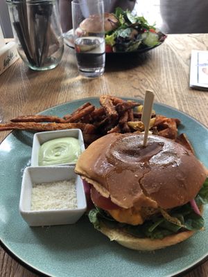 Burger with fries and parmesan + basil mayo  at Froindlichst - Daimlerstr in Hamburg