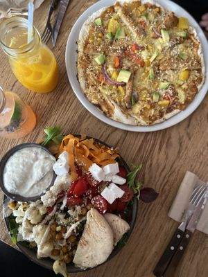 Pizza und Bowl  at Froindlichst - Daimlerstr in Hamburg