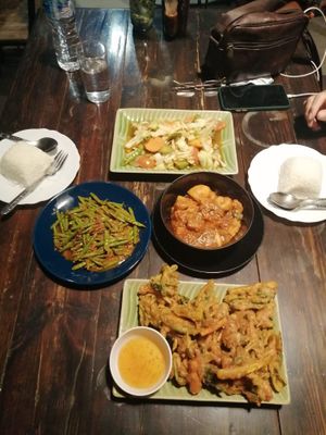 The Yam Tua (broadbean salad) vegetable tempura (bigger than looks on the menu, Thai fried mixed vegetables and the fabulous Hinlay curry. at The Swan Burmese Cuisine in Chiang Mai