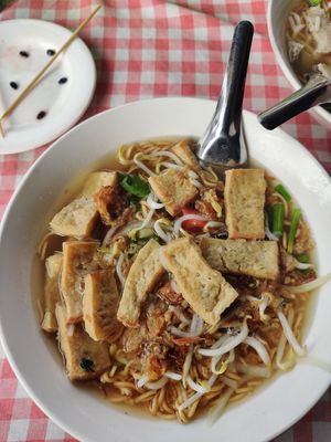 Instant noodle soup with tofu at LaungXaiKham Restaurant in Vang Vieng