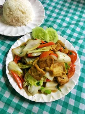 Veg tofu stir fry at LaungXaiKham Restaurant in Vang Vieng