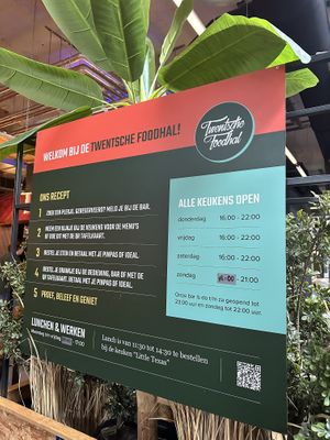 Food -Halle, Eingang  at Foodbar Rauw in Enschede