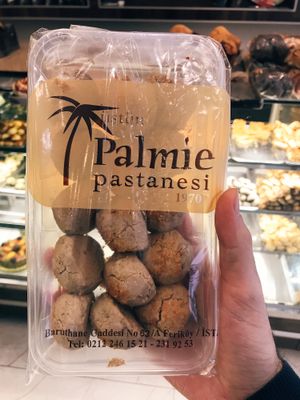 Vegan Cookies at Üstün Palmie Pastanesi in Istanbul