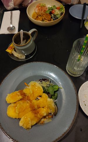 Top: vegan meat with tomato rice; bottom: king oyster mushrooms with noodles at Kimmade - Food Village in Utrecht
