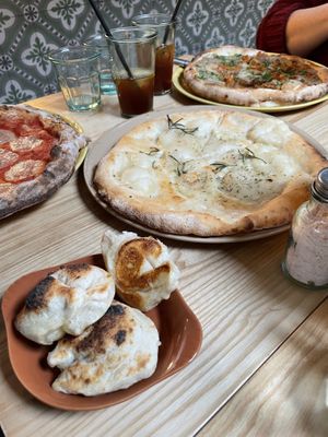 Garlic bread and dough balls  at Purezza Camden in London