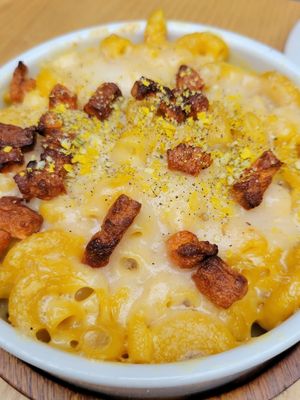 Mac n cheese at Purezza Camden in London