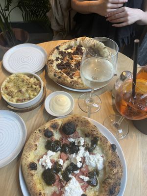 Another gorgeous visit to Purezza! This time I had the pistachio & stracciatella pizza which was sooo good. We also shared mac & cheese!   at Purezza Camden in London