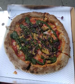 Délicieuse pizza aux nouvelles saveurs ! Pesto et courgettes miam ! 😍 at Purezza Camden in London