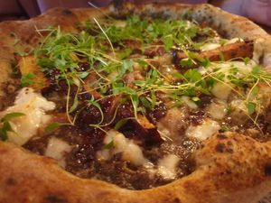 Top tip! Add caramelized onions to the here comes truffle 😍 at Purezza Camden in London