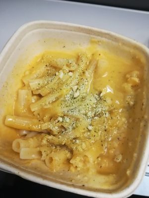 Takeaway mac n cheese at Purezza Camden in London