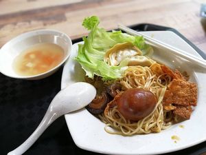 Braised Egg Noodles at Yuan Yuan 圓緣素食 - NUS Science Canteen in Central Singapore