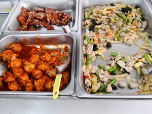 Variety of choices eggless at Xi Xiang Feng 喜相逢素食餐馆 in Gurun