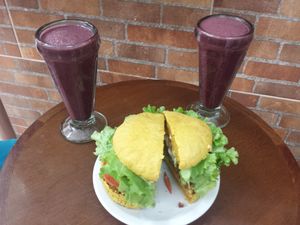 Vegan burguer with with blackberry juice at Bem Estar Emporio in Guarulhos