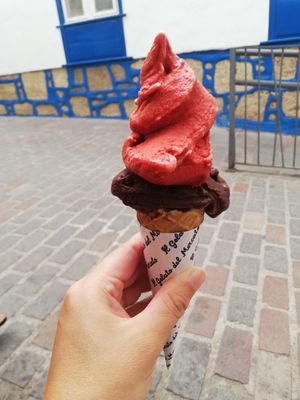 Dark chocolate and prickly pear at Il Gelato del Mercato in Tenerife