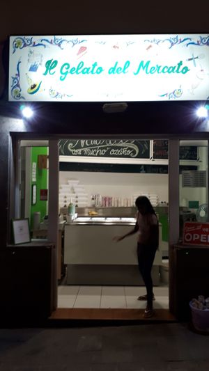 From the outside at Il Gelato del Mercato in Tenerife