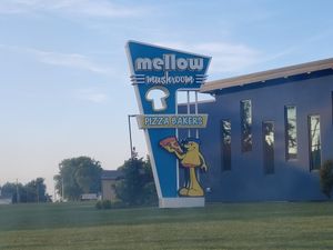 Outside 1 at Mellow Mushroom in Lima