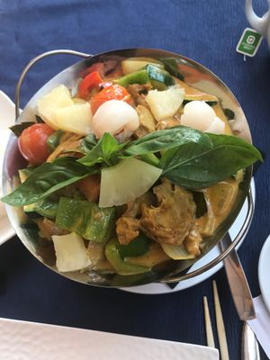 The delicious 'duck meat' ( prepared with seitan), hot curry, vegetables/lychee&ananas  at Jazmin in Tenerife