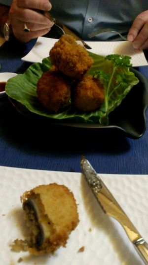 Crispy filled mushrooms at Jazmin in Tenerife