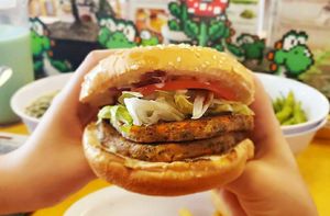 Hamburguesa doble vegetariana at Yoshi's Ramen in Tijuana