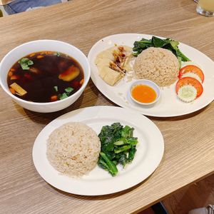 Vegan bakuteh set and vegan chicken rice at Genesis 创世界素食馆 in Central Singapore