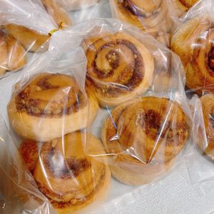 Vegan cinnamon rolls at Genesis 创世界素食馆 in Central Singapore