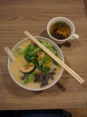 Fish head vermicelli and mint tea at Genesis 创世界素食馆 in Central Singapore