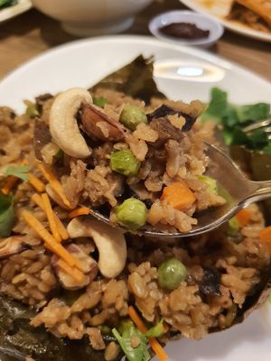 Lotus leaf rice at Genesis 创世界素食馆 in Central Singapore