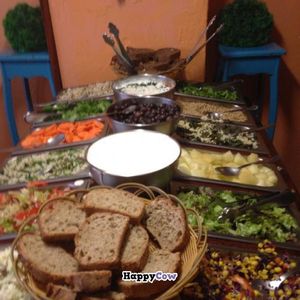 salad bar offerings at L'Indret in Alicante