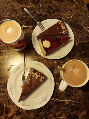 Kaffee Sahne Kuchen und Mohn Beere at PurNatur in Kempten