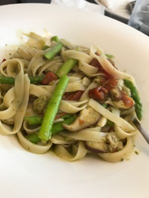 Fettuccine pasta sun dried tomatoes at Hun Hau 恆好咖啡藝文 in Hengchun