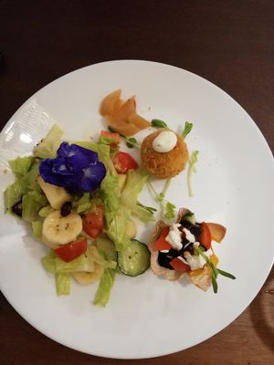 Starter of the day at Hun Hau 恆好咖啡藝文 in Hengchun