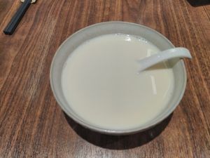 溫傳統豆漿(無糖) at DeliSoys - Shàng Shàn Dòu Jiā 上善豆家 in Taipei