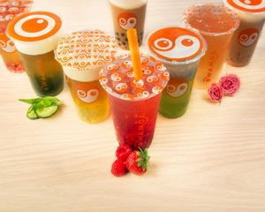 At BWAMOA one can find a huge assortment of natural beverages from "detox water" to "hot chocolate". Everything is original and homemade. I guess nobody ever had tasted drinks like these ! I personally die for the salted caramel bubble tea with tapioca pearls and the sparkling hibiscus tea with raspberry snow !  at BWAMOA in Toulouse